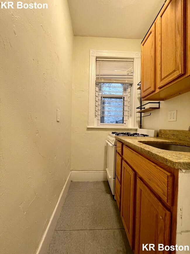 Building Photo - 148 Hemenway St