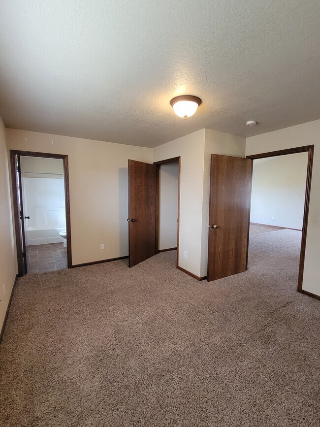 Building Photo - 2224 Bluegill Ave