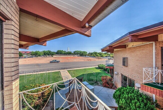 Building Photo - 210 E 600 S