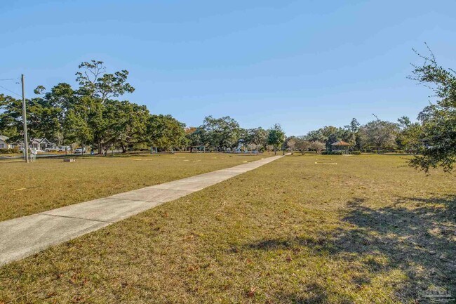 Building Photo - 1515 E Lakeview Ave