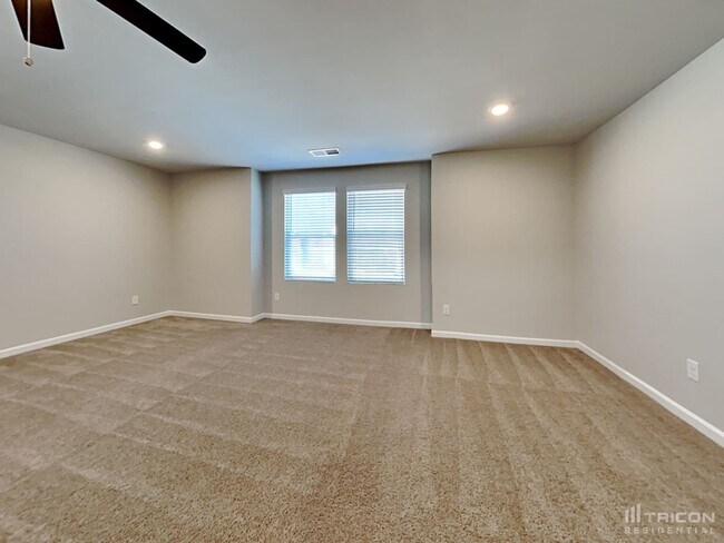 Building Photo - 1071 Bluecoat Cir