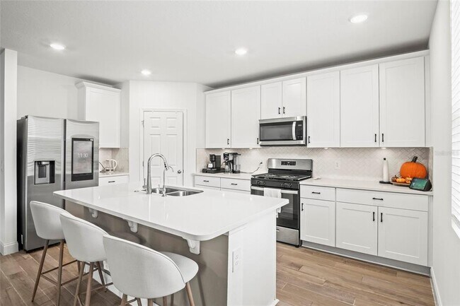 Building Photo - 2943 Sunstar Dr