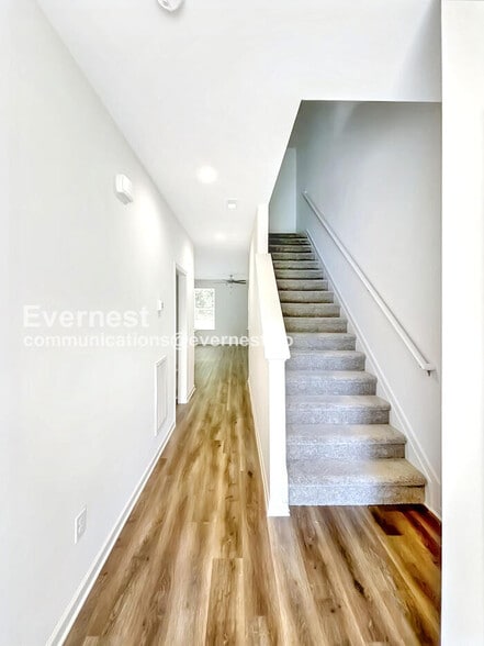 Building Photo - 1221 Marble St