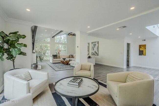 Building Photo - 7322 E Sierra Vista Dr