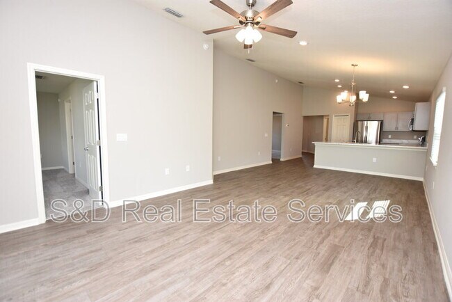 Building Photo - 372 Cascara Ln