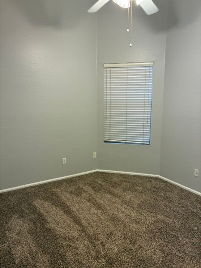 Building Photo - 529 E Cantebria Dr