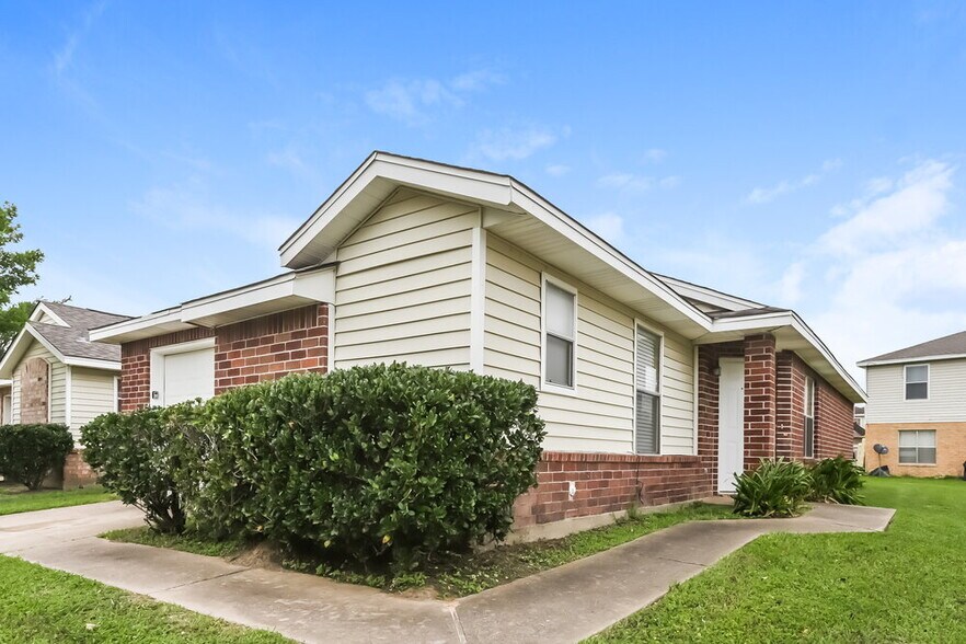 Building Photo - 7706 Ellis Dr