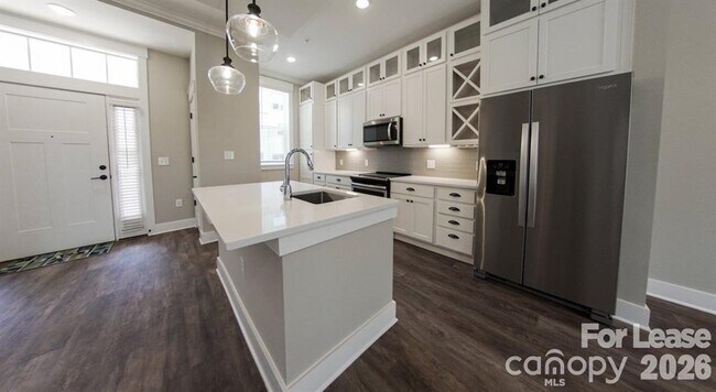 Building Photo - 17014 Fairmount Way