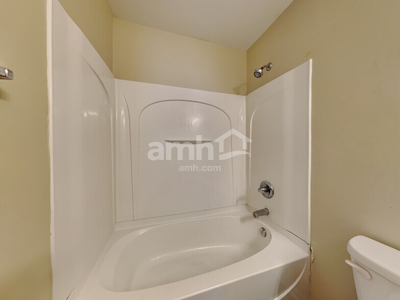 Building Photo - 1306 Song Sparrow Way