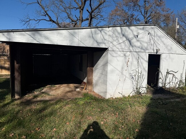 Building Photo - 3 Bed 1 Bath For Rent - Springfield