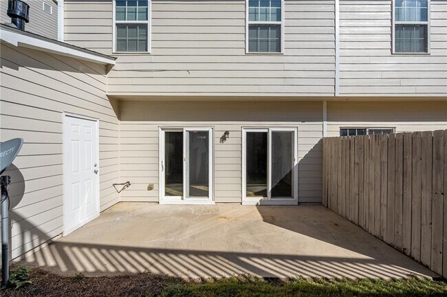 Building Photo - 2245 Leicester Way SE