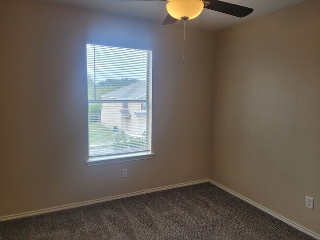 Building Photo - 10818 Mathom Landing