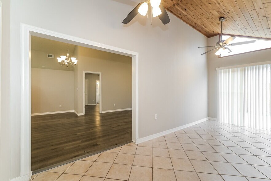 Building Photo - 12702 Whiterapids Dr