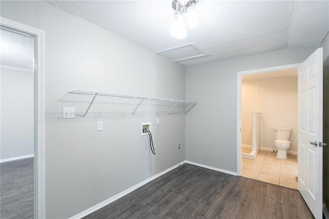 Building Photo - 4715 S Lee St