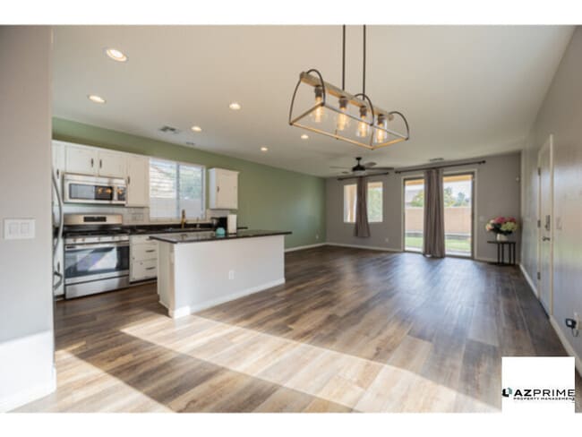 Building Photo - Stunning 3/2.5 Gilbert House in Lyon's Gate!