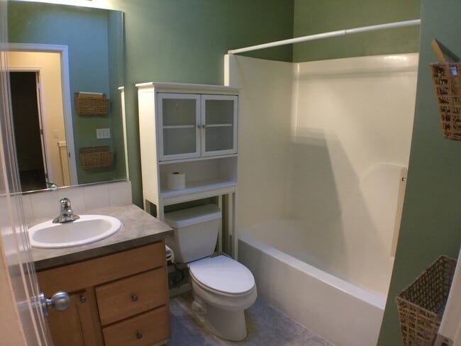 Building Photo - Charming Two Bedroom Town Home