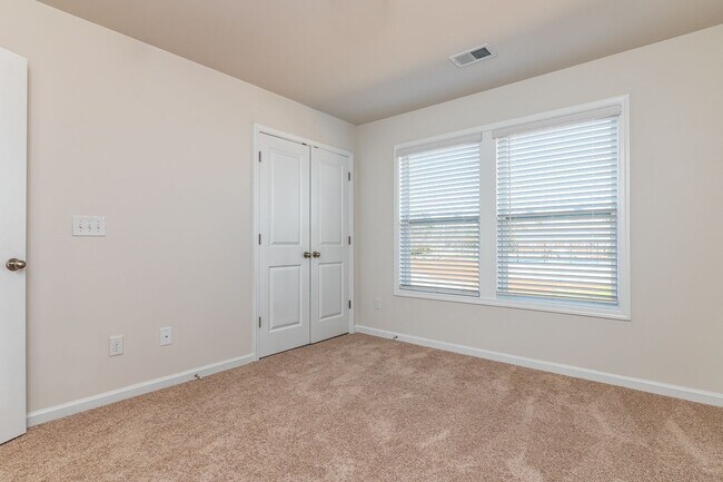 Building Photo - AVAILABLE NOW, Beautiful Home in Greer wit...