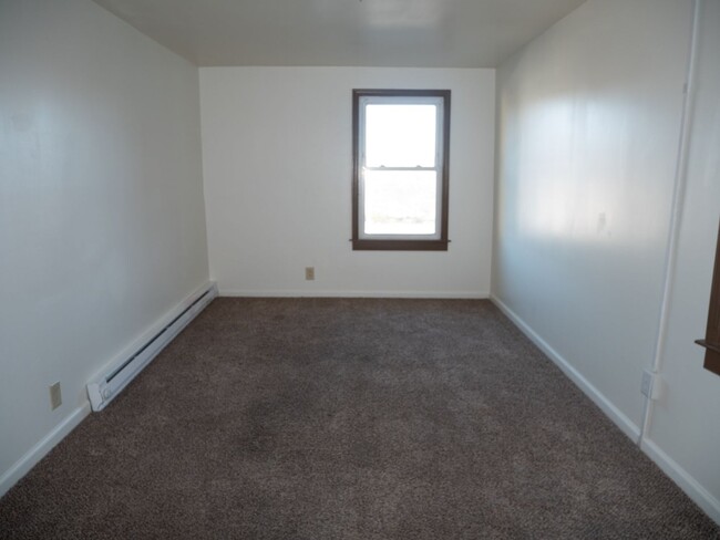 Building Photo - Bright 2-Bedroom Easton Apartment with Out...