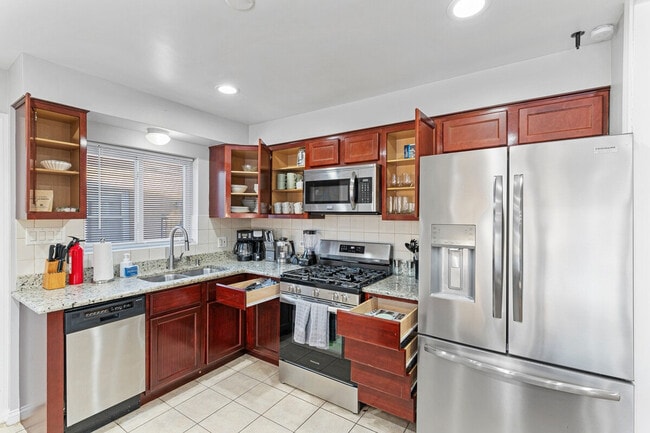 Building Photo - 3457 Main St