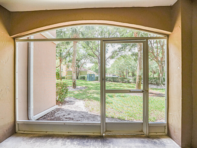 Building Photo - 5060 Fairways Cir