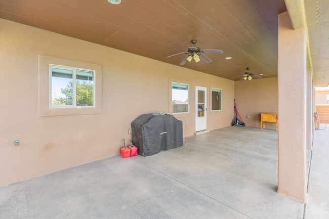 Building Photo - Beautiful 3 Bed 2 Bath Home