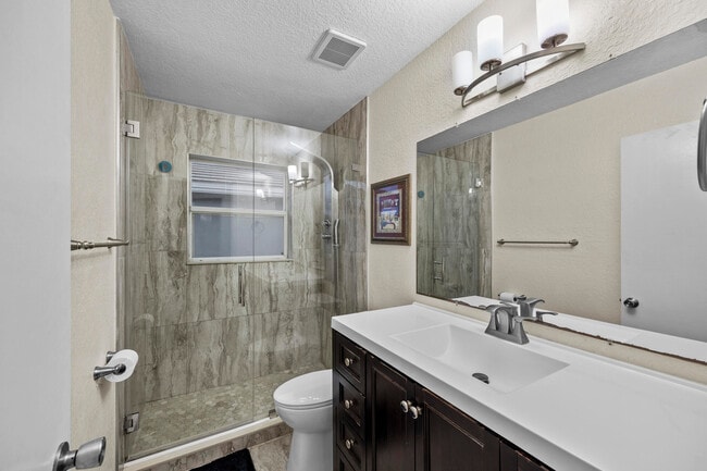 Building Photo - 1622 S Club Dr