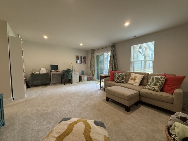 Building Photo - Legacy of Poquoson Townhome.