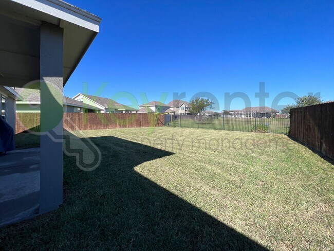 Building Photo - 4708 Ensenada Ave