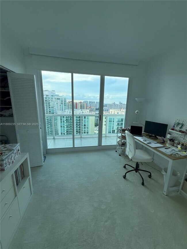 Building Photo - 16400 Collins Ave