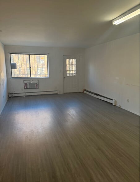 Building Photo - 132-36 Maple Ave