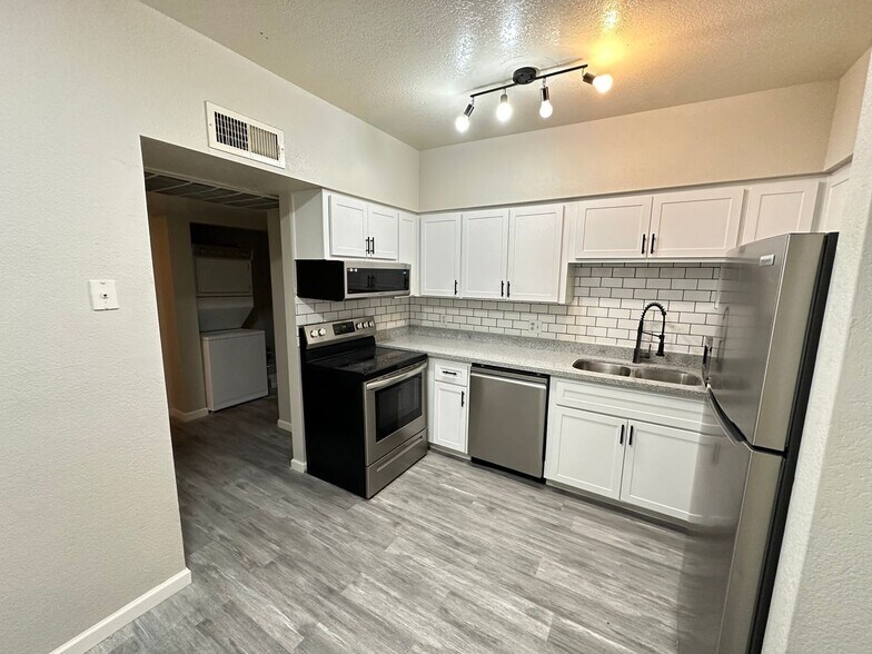 Building Photo - 2814 E Kathleen Rd