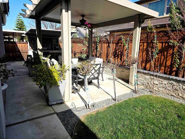 Building Photo - 2488 Remy Cantos Dr