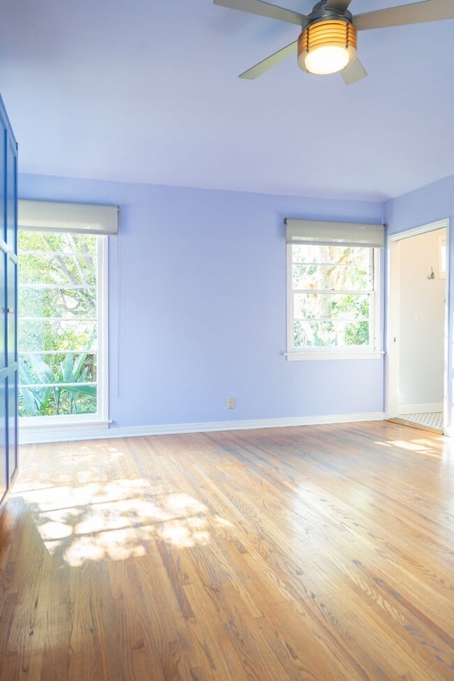 Building Photo - Vibrant 2b2b Franklin Hills / Los Feliz Home - Huge Private Grass  Yard - Central HVAC