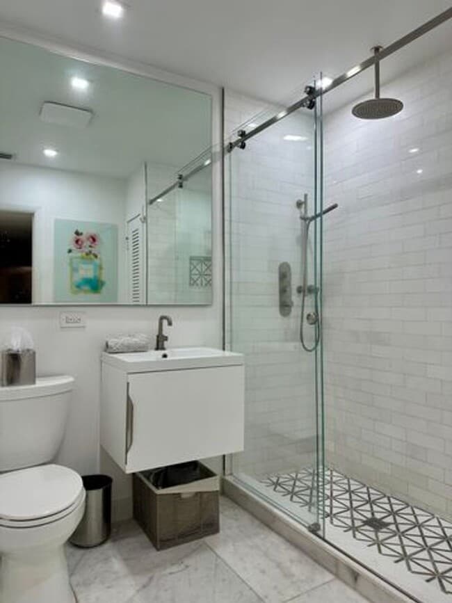 Building Photo - 212 Kings Lynn