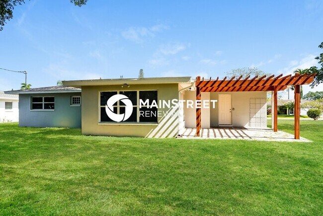 Building Photo - 3 Bedroom Pet-Friendly Home in Cape Coral,...