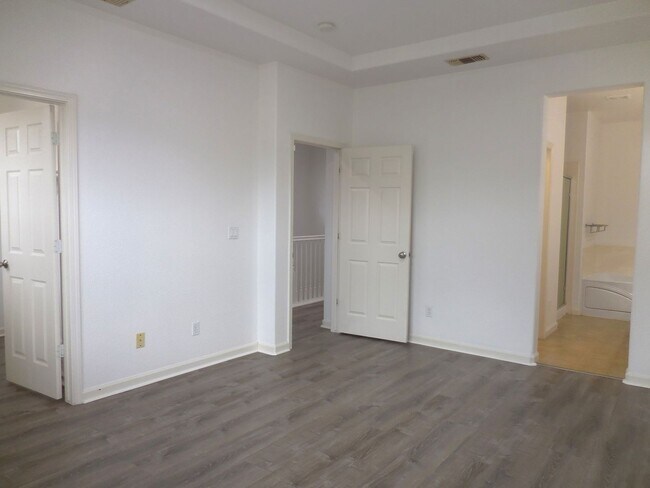 Building Photo - **SPECIAL! One Month Free!** - Spacious Madison Townhome Near Travis AFB with Solar & Garage
