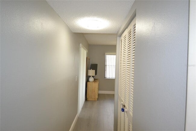 Building Photo - 284 Woodlake Wynde