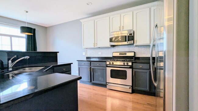 Building Photo - 284 Edmundton Cir