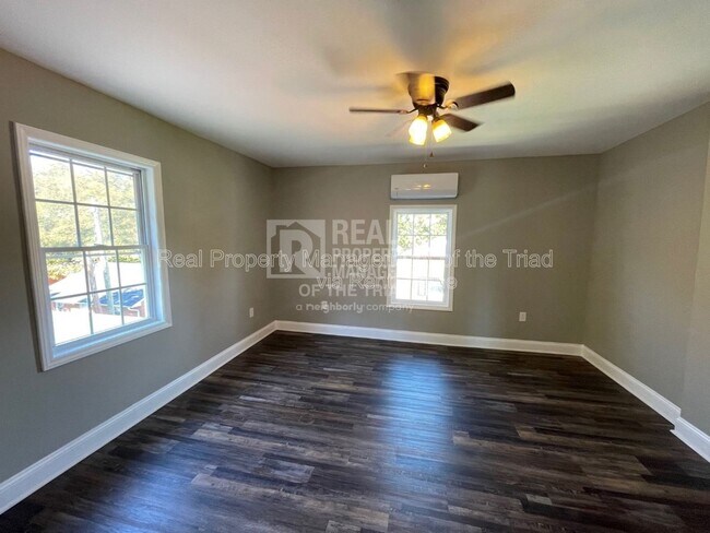 Building Photo - 528 N Scales St