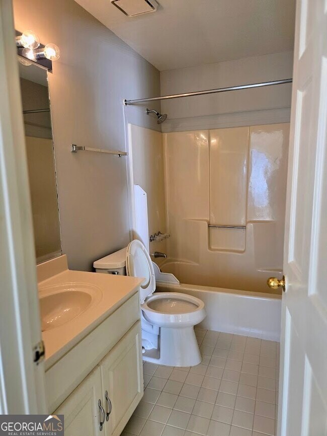 Building Photo - 270 North Dr