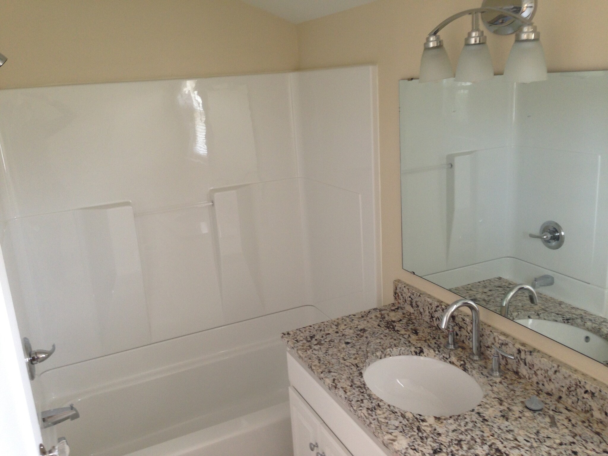 Building Photo - 2332 Monroe Ave NE