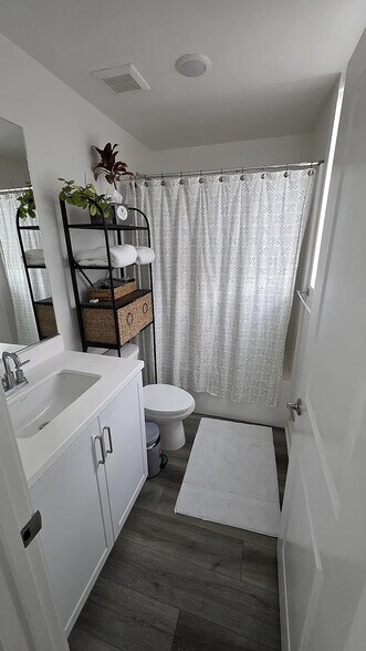 Second Bedroom Bathroom - 9610 New Morning Pl