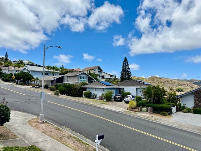 Building Photo - Charming 3-Bedroom Home with Ocean & Mount...