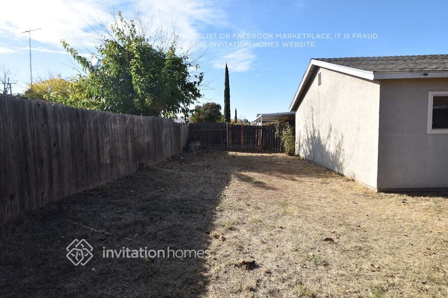 Building Photo - 9926 Burline St