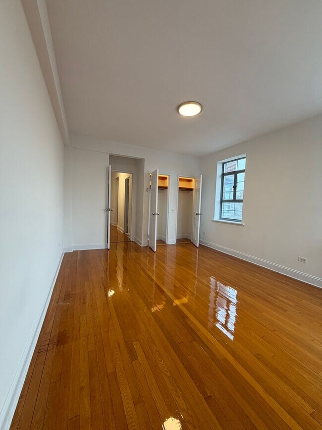 Building Photo - Beautiful 3 bed 3 bath Apartment designed by Lead Architect Steward Wagner and Alfred Fellheimer ...