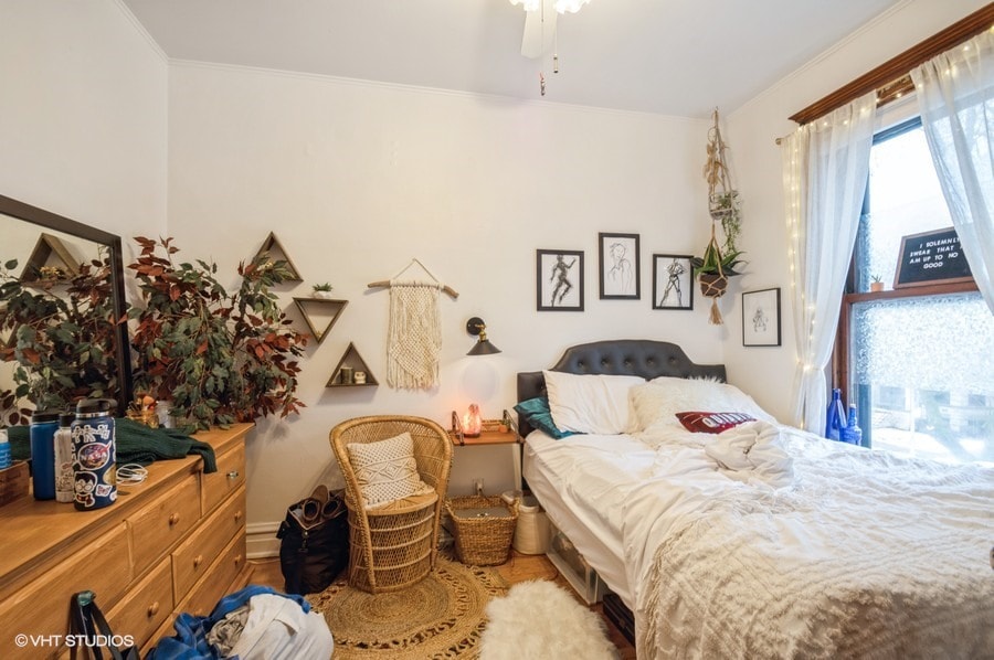 Front bedroom - 1233 W Newport Ave