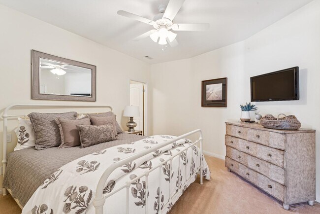 Building Photo - 716 Oak Point