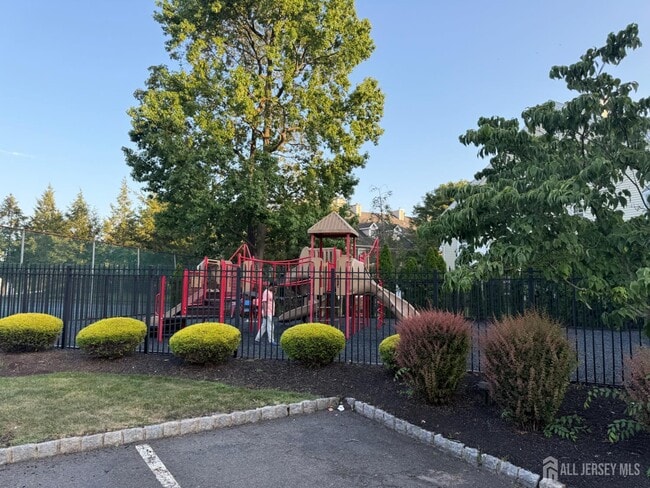 Building Photo - 125 Albury Way