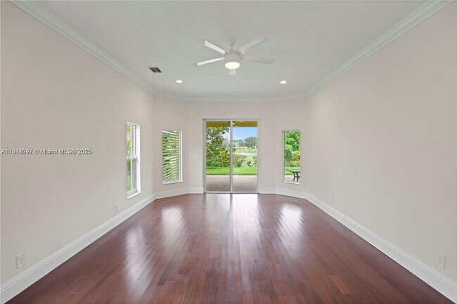 Building Photo - 720 Cypress Pointe Dr W