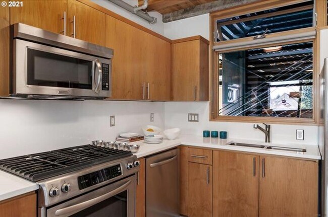 Building Photo - Urban Retreat in the Heart of Mississippi w/ Reserved Parking – 2bd/1.bath Upscale Condo